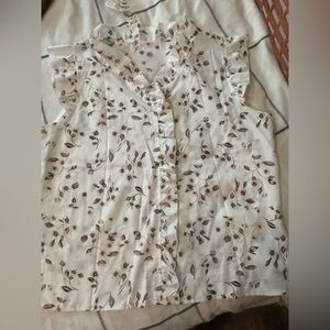 SHEIN Cream Floral Ruffle Sleeveless Top